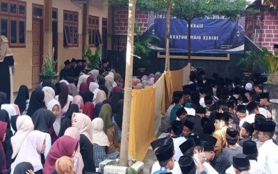 PERINGATAN MAULID NABI; SHOLAWATAN & MAKAN-MAKAN